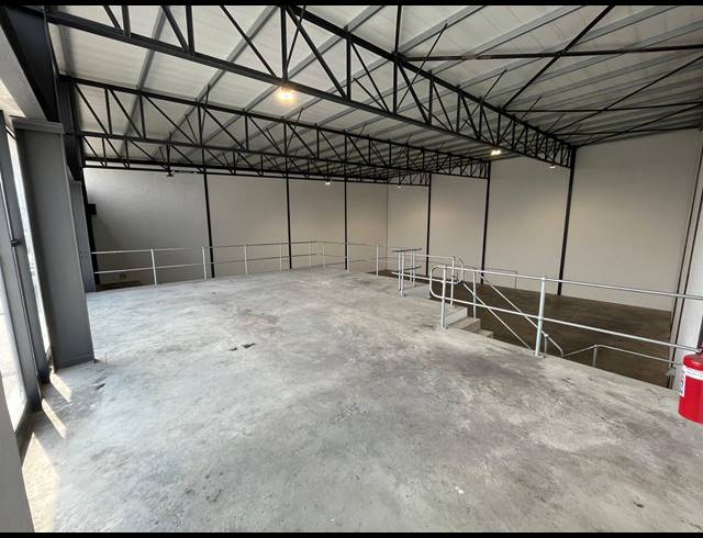 518M² WAREHOUSE TO LET IN STIKLAND INDUSTRIAL